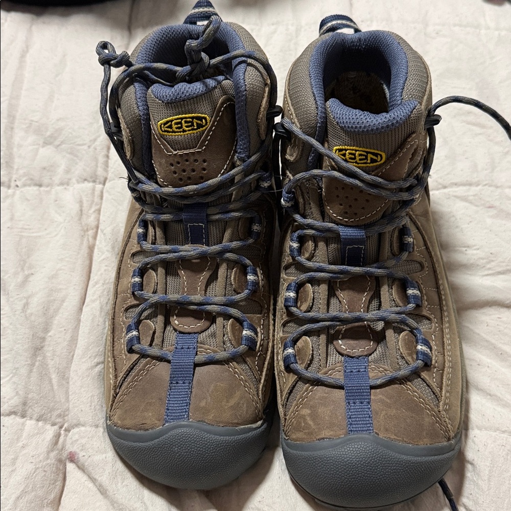 KEEN Women's Targhee II Mid Hiking Boot - Brown and Gray